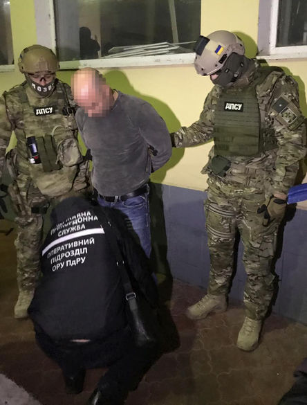 Пограничники на границе с Молдовой задержали грека с девушками, завербованными для интим-услуг
