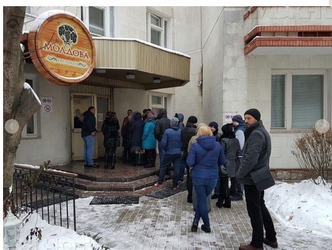 В Москве на избирательном участке образовалась очередь