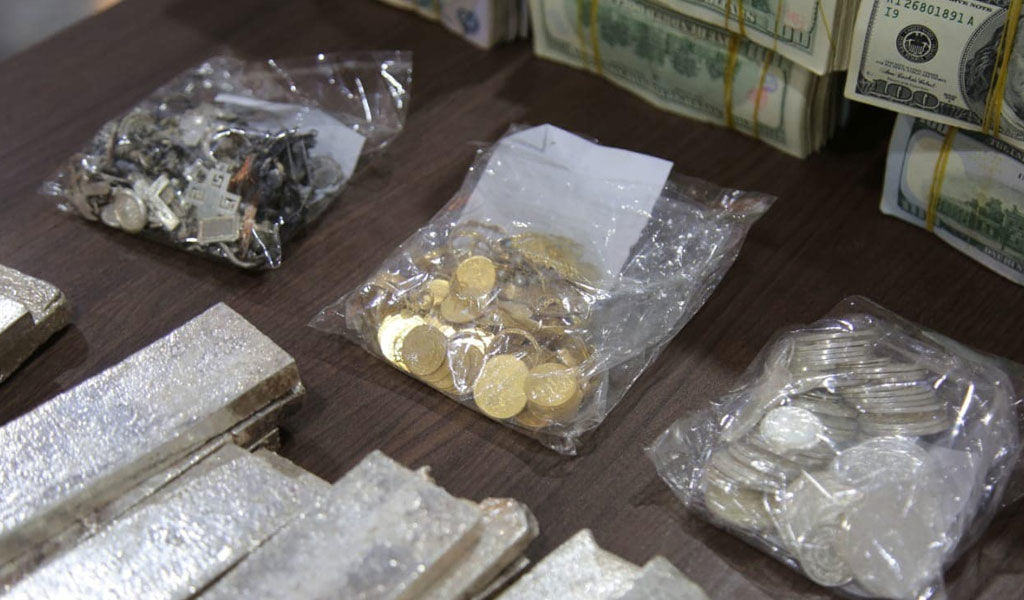 В Ираке обнаружили тайник террористов с золотом, серебром и $1,6 млн