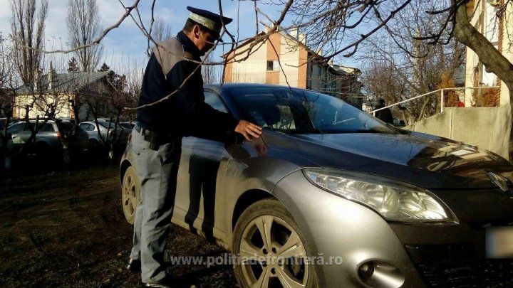 Autoturism Renault furat din Franța, depistat la controlul de frontieră