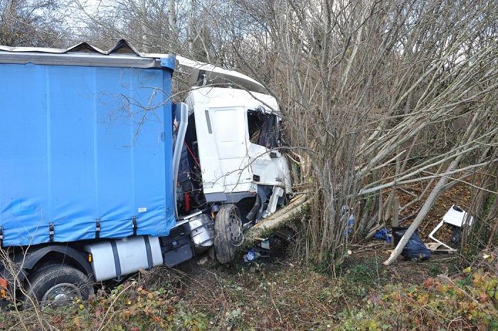 Franța: Grav accident după ce șoferul unui TIR a adormit la volan