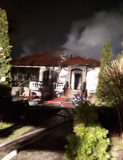 Restaurant în flăcări: 4 autospeciale au intervenit. Sunt victime