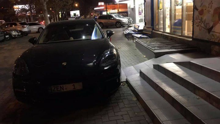 В столице водитель "Порше" припарковался как "Бог"