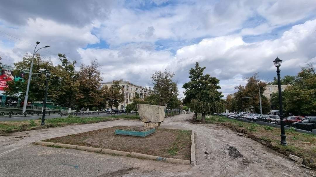 Начался второй этап работ по восстановлению аллеи на бульваре Григоре Виеру