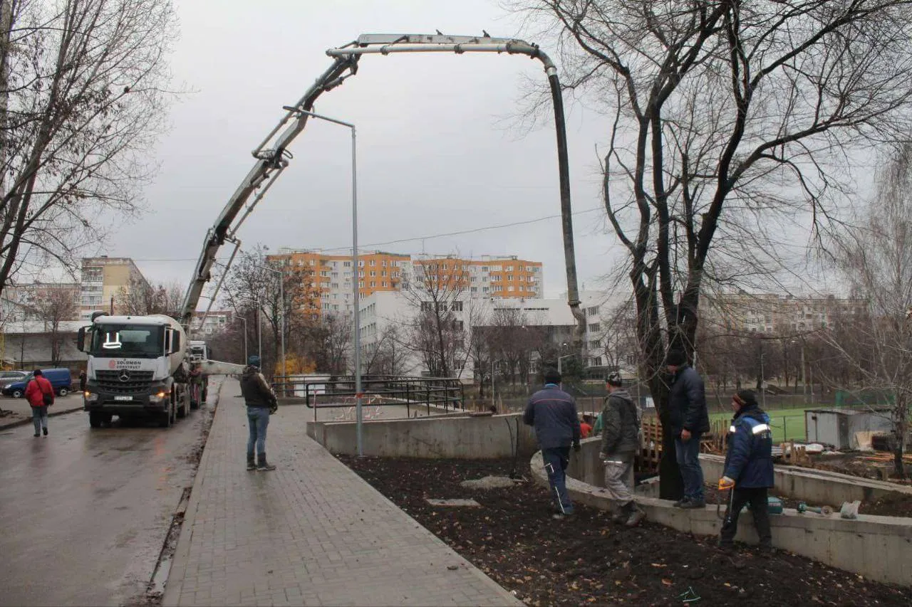 В зоне отдыха на Чеканах продолжается обустройство амфитеатра