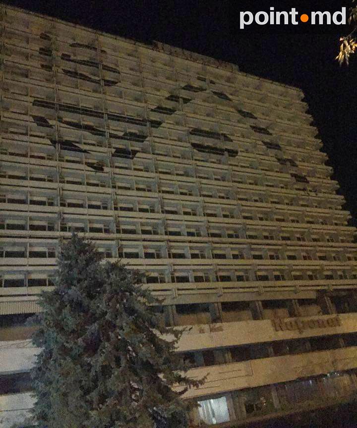 Autorii desenului de pe hotelul Național: Ne mișcam în liniște să nu trezim copiii străzii