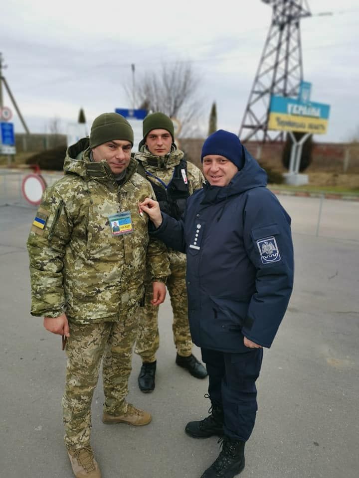 Пограничники поздравили путешественников с первым днем весны