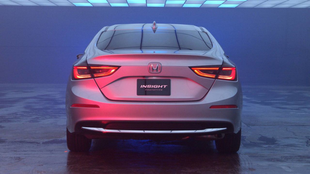 Honda показала свой новый гибридный седан