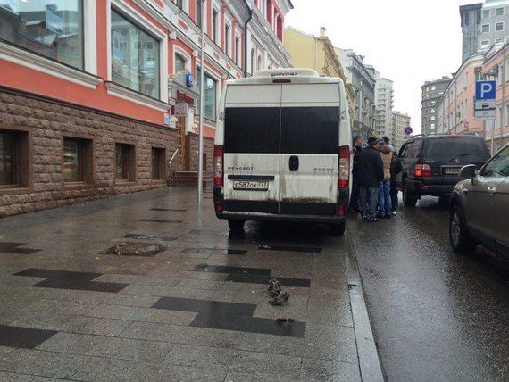 В Москве избирателей привозят на автобусах и платят им деньги