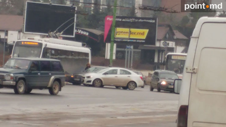 В результате ДТП на Ботанике затруднено дорожное движение