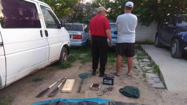 На реке Реут задержали двух браконьеров с электроудочкой