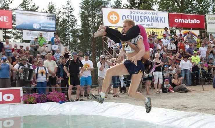 Своя ноша не тянет: в Финляндии прошел чемпионат по переноске жен
