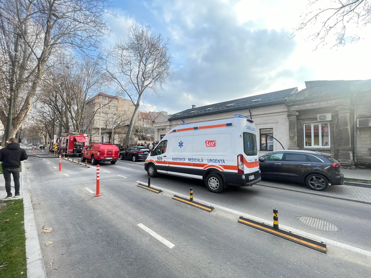 В заброшенном здании в центре столицы вспыхнул пожар