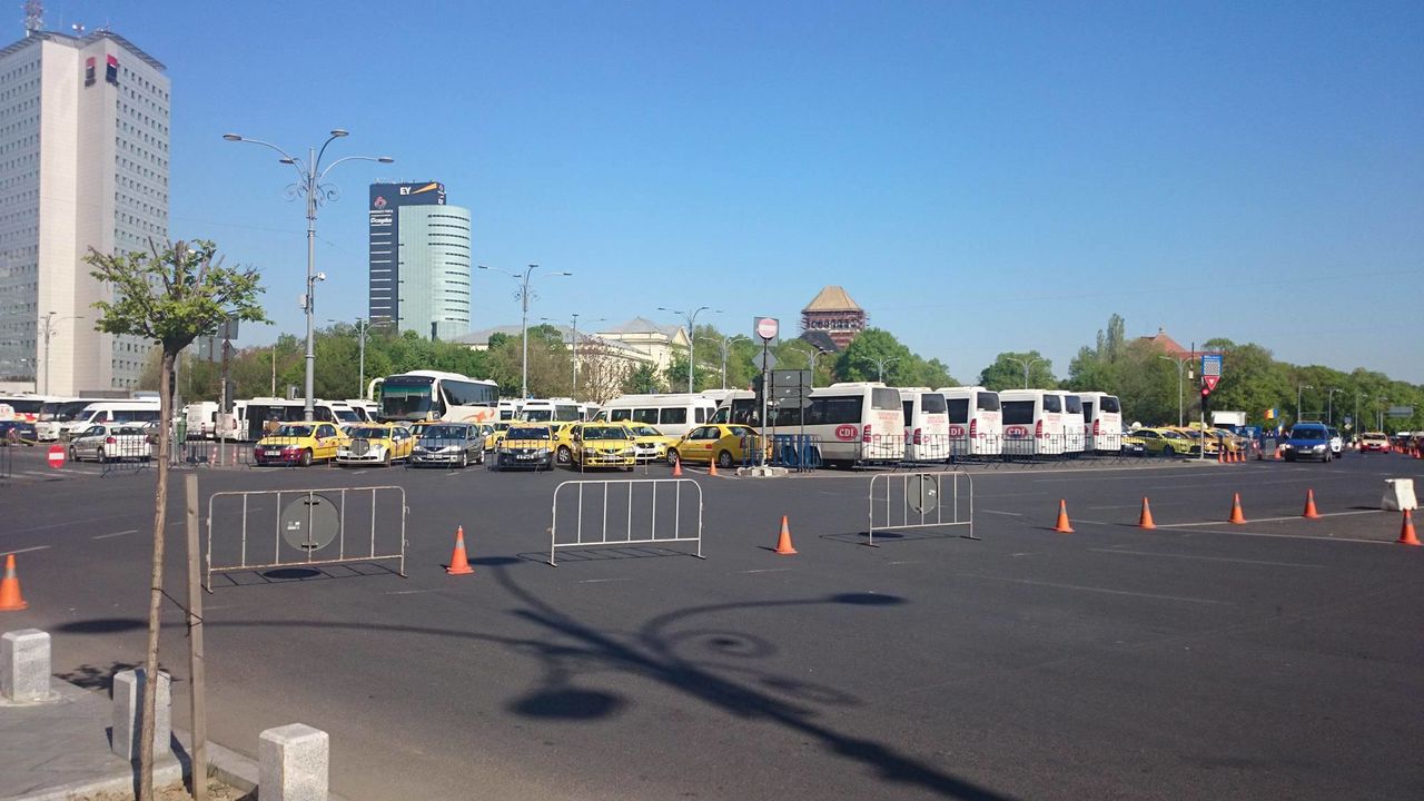 Румынские таксисты протестуют против использования сервиса Uber