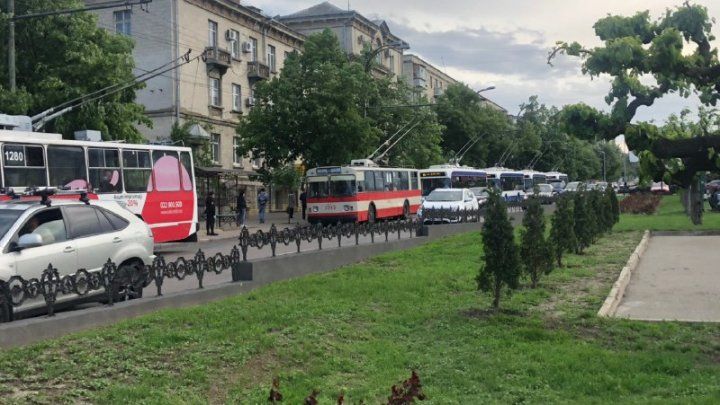 Из-за сбоя в электросети на проспекте Григоре Виеру встали троллейбусы