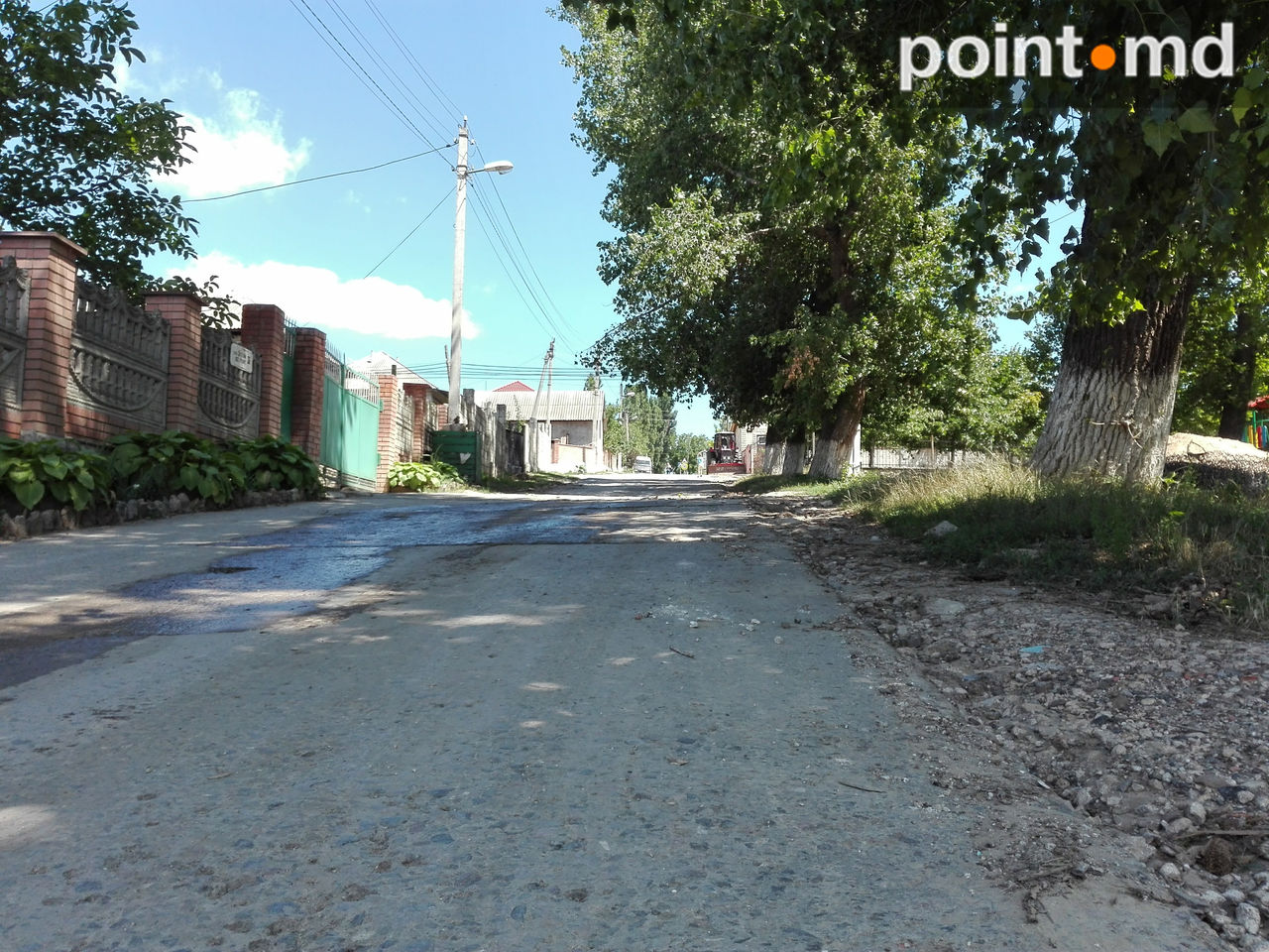 В пригороде Кишинева лежачего полицейского установили на клочке асфальта