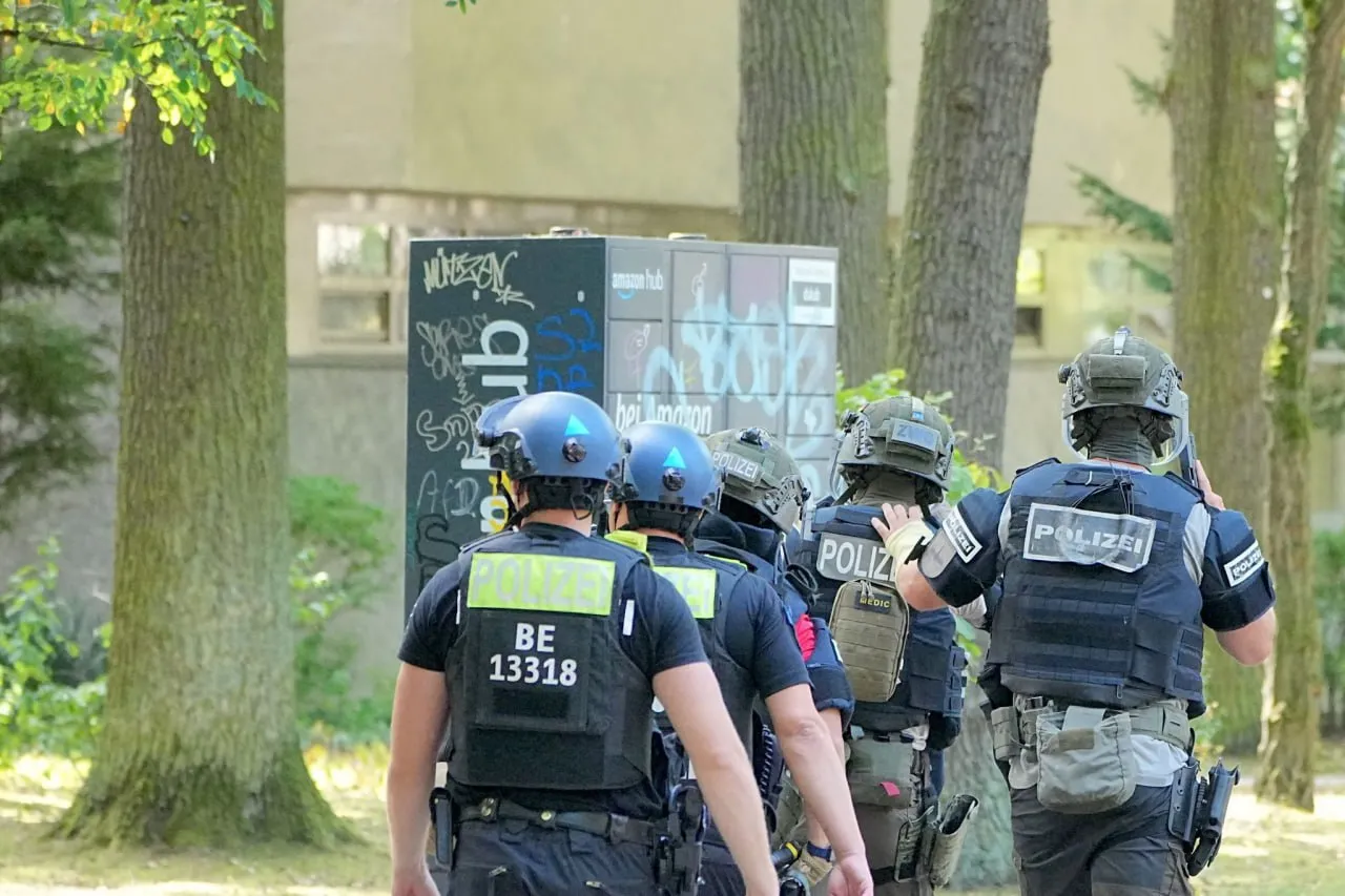 Poliția a împușcat un bărbat înarmat la Berlin