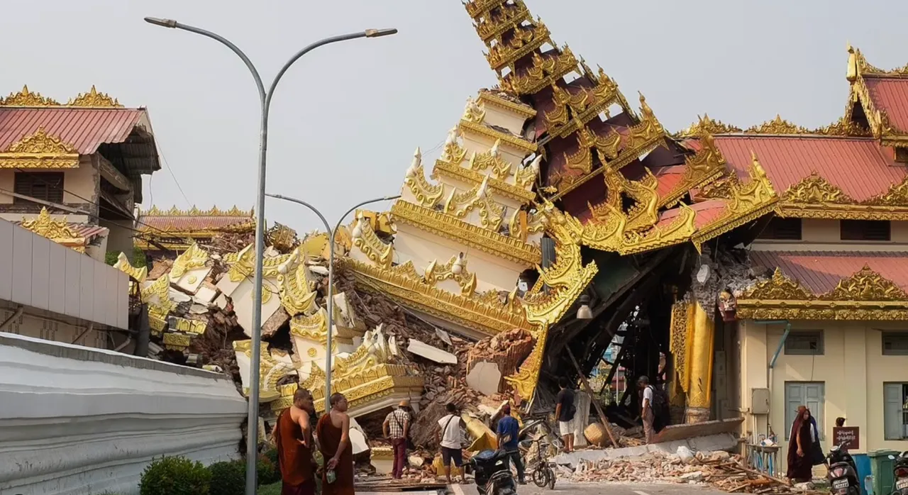 Celebra Pagodă albă Hsinbyume, distrusă în urma cutremurului din Myanmar