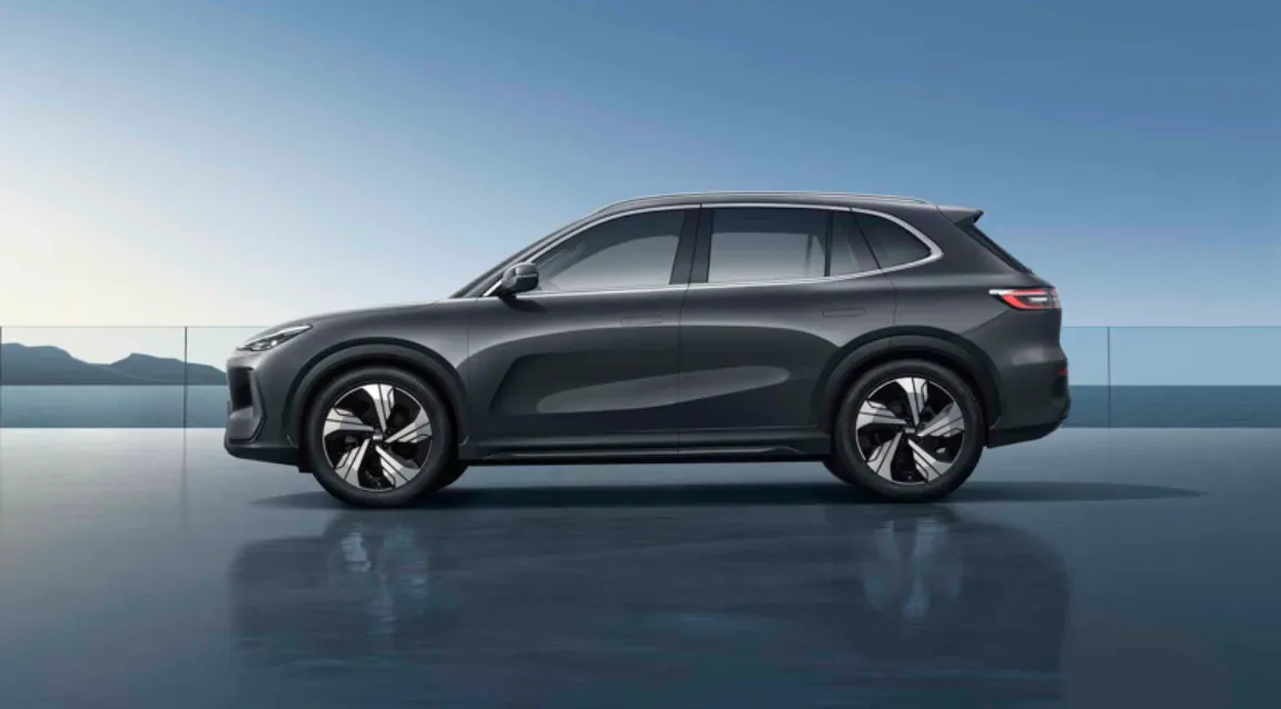 Geely представил в Германии свой новейший электромобиль, батарея которого может прослужить 50 лет