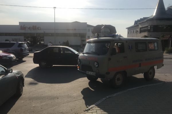 В центре Комрата автомобиль сбил пешехода
