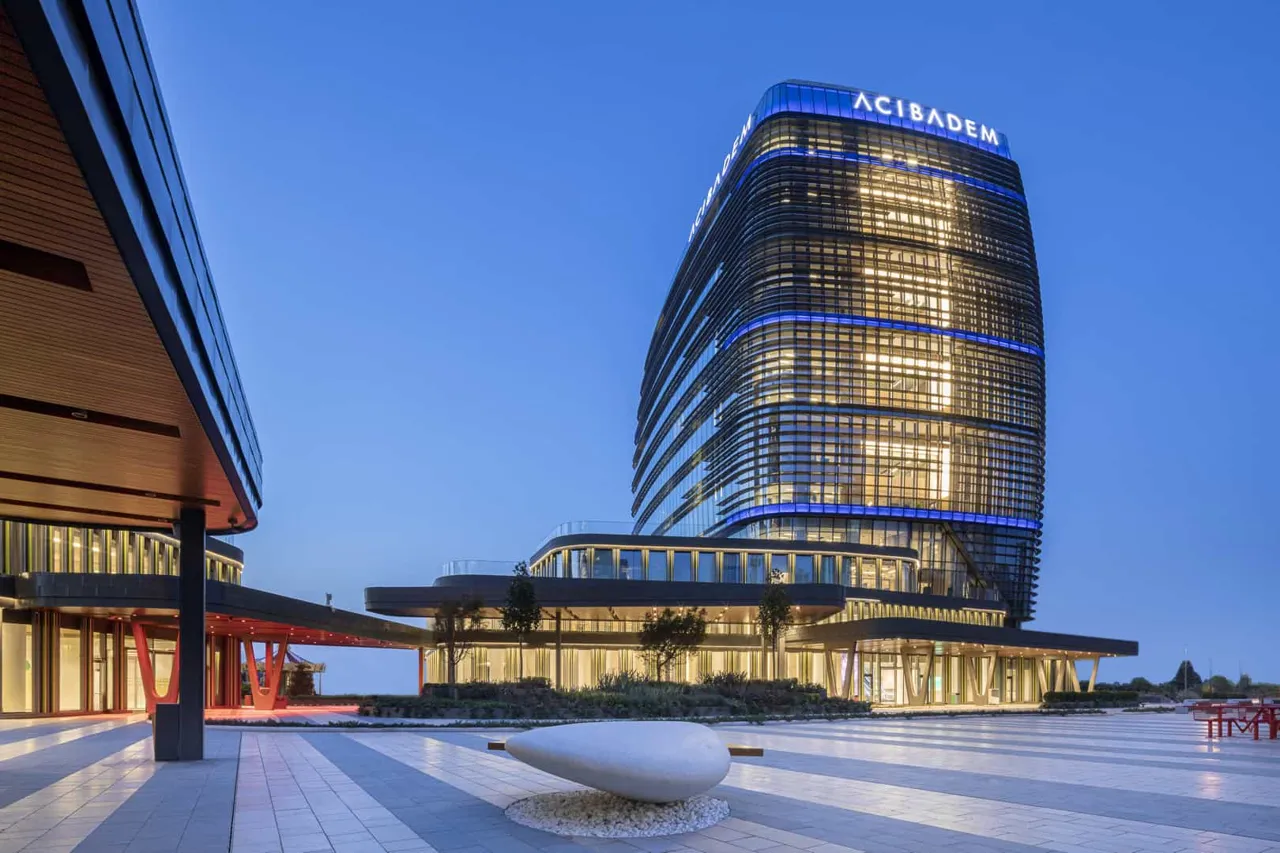 Acibadem: Медицинский центр оснащен новейшей системой роботизированной хирургии
