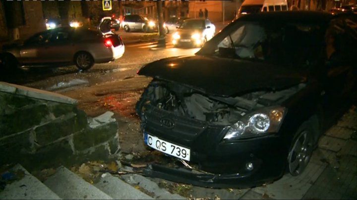 Accident în centrul Capitalei. Două automobilele, grav avariate