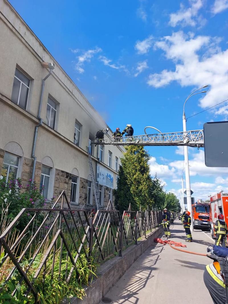 Пожар на мебельной фабрике Viitorul тушили 8 бригад
