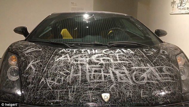 В Дании в музее выставили Lamborghini за $170 тысяч, чтобы посетители его царапали