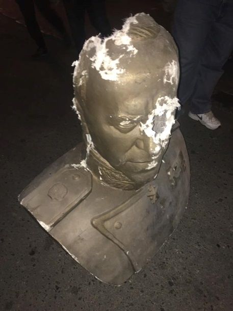В Одессе неизвестные разбили бюст Жукова