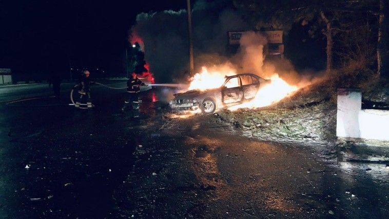 В Кишиневе BMW врезался в столб и загорелся: погиб пассажир