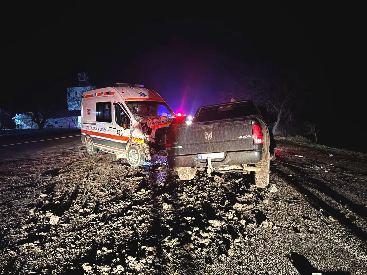 В ДТП со скорой помощью пострадали три медработника: санитара прооперируют в Кишиневе