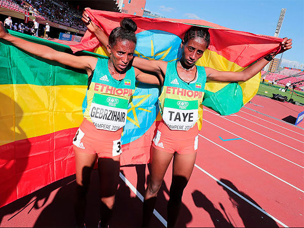 Сеть поразило фото 16-летней эфиопки, которая выглядит как пенсионерка