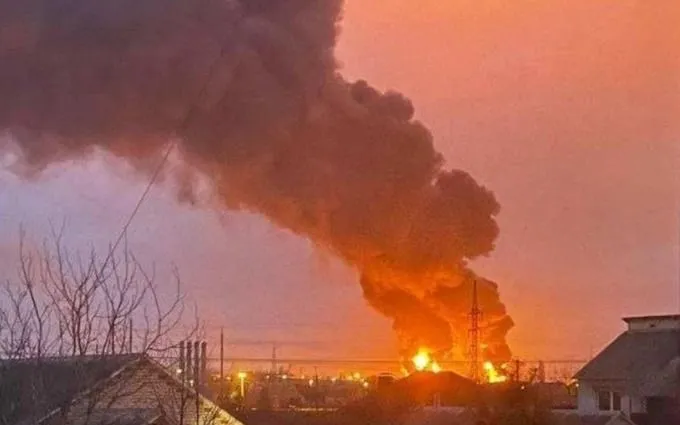 На Урале загорелись склады с порохом, введен режим ЧС