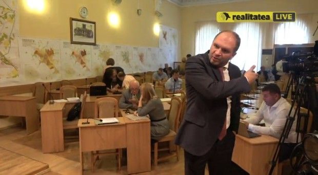 Mare tărăboi la ședința CMC! Aleșii locali și-au ieșit din fire în timpul discuției unui proiect