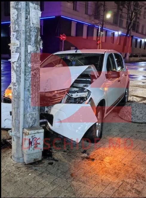 В столице столкнулись два авто: 17-летний пассажир был госпитализирован