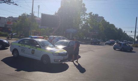 Автомобиль патрульной полиции попал в ДТП на Ботанике