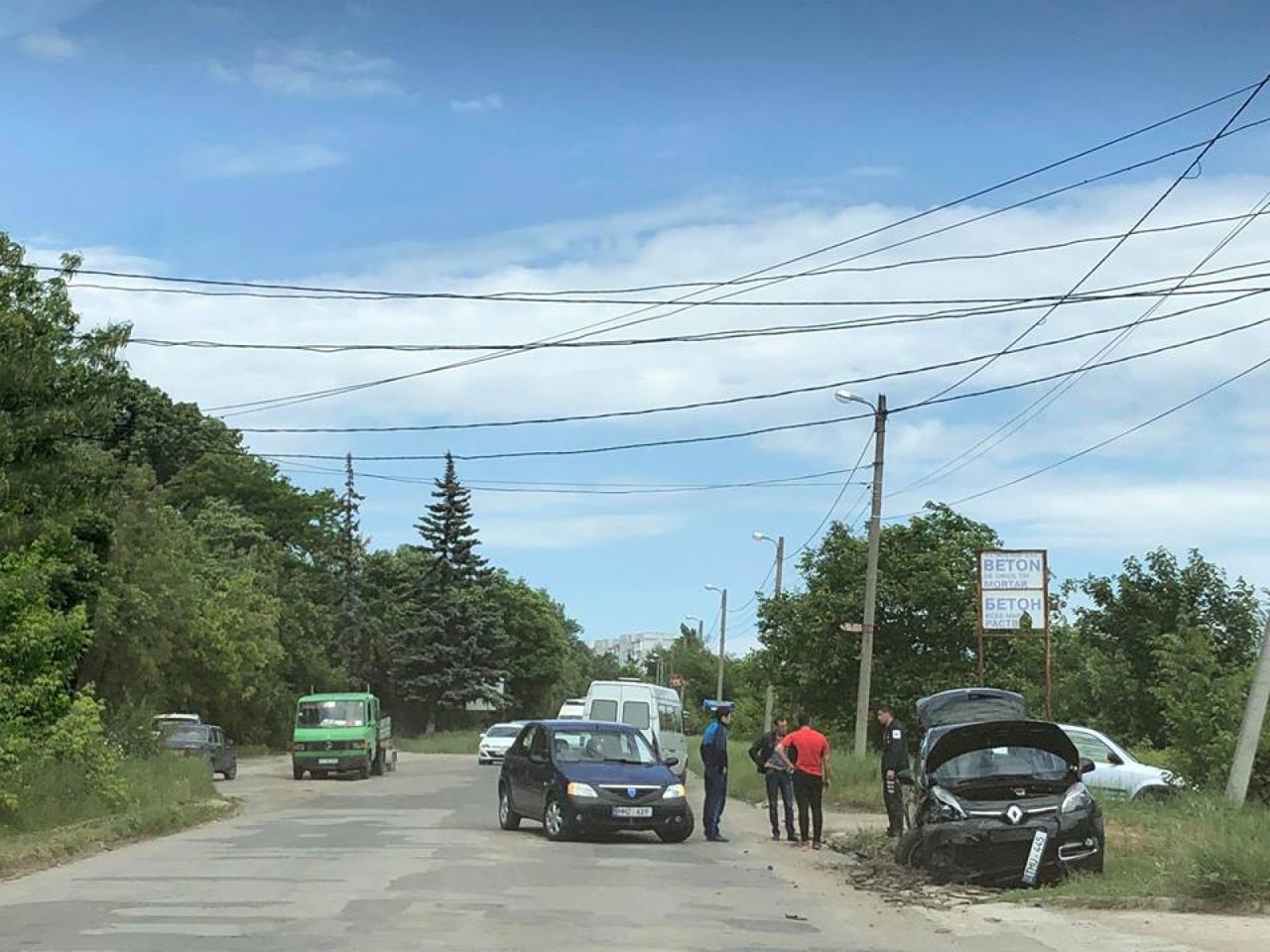 В столичном пригороде столкнулись два легковых автомобиля