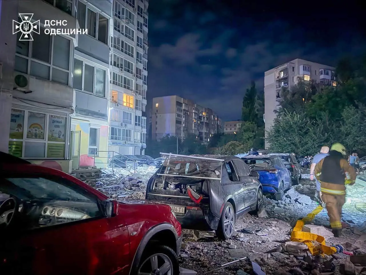 Россия ударила по Одессе: повреждены 24-этажный дом и два учебных заведения