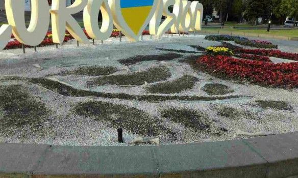 В центре Киева разрушили клумбу с символикой «Евровидения»