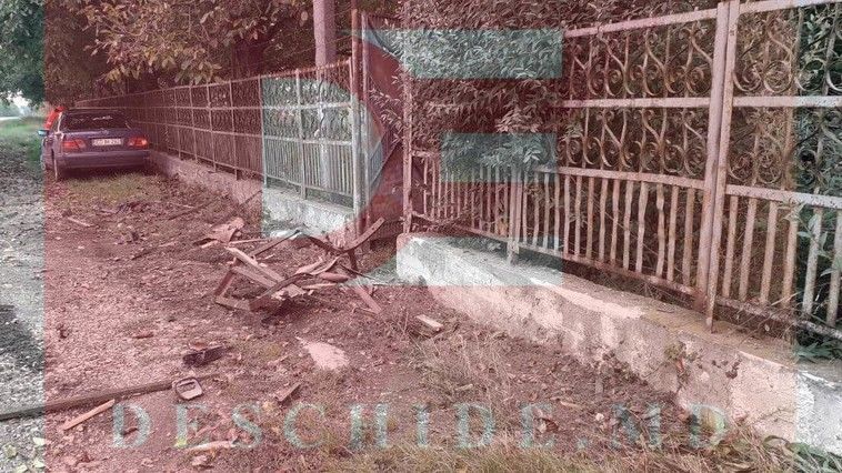 В Единецком районе водитель на полной скорости влетел в скамейку: погиб мужчина