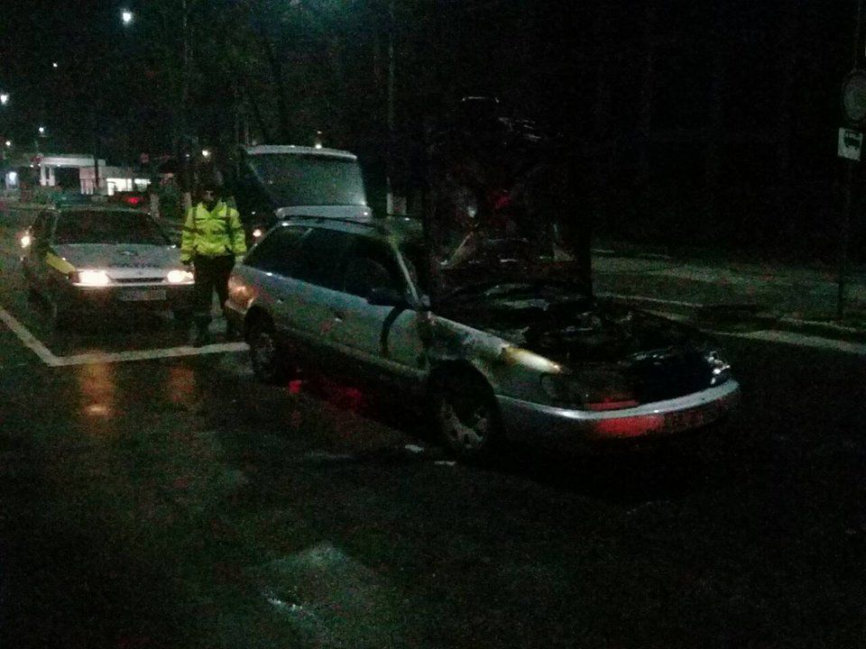 В Бельцах у светофора загорелся автомобиль