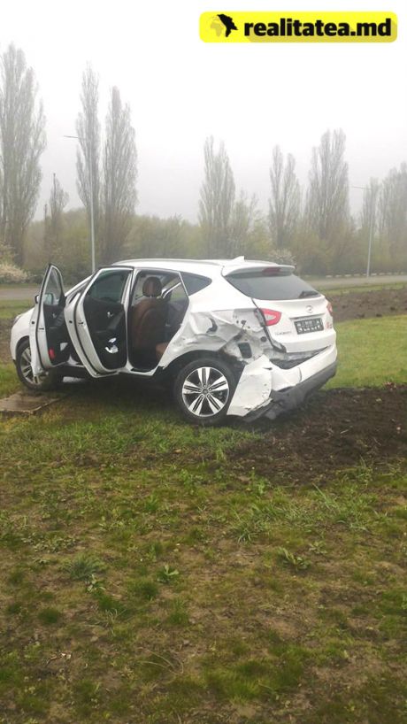 Accident în apropiere de aeroport. Două mașini de lux au fost avariate