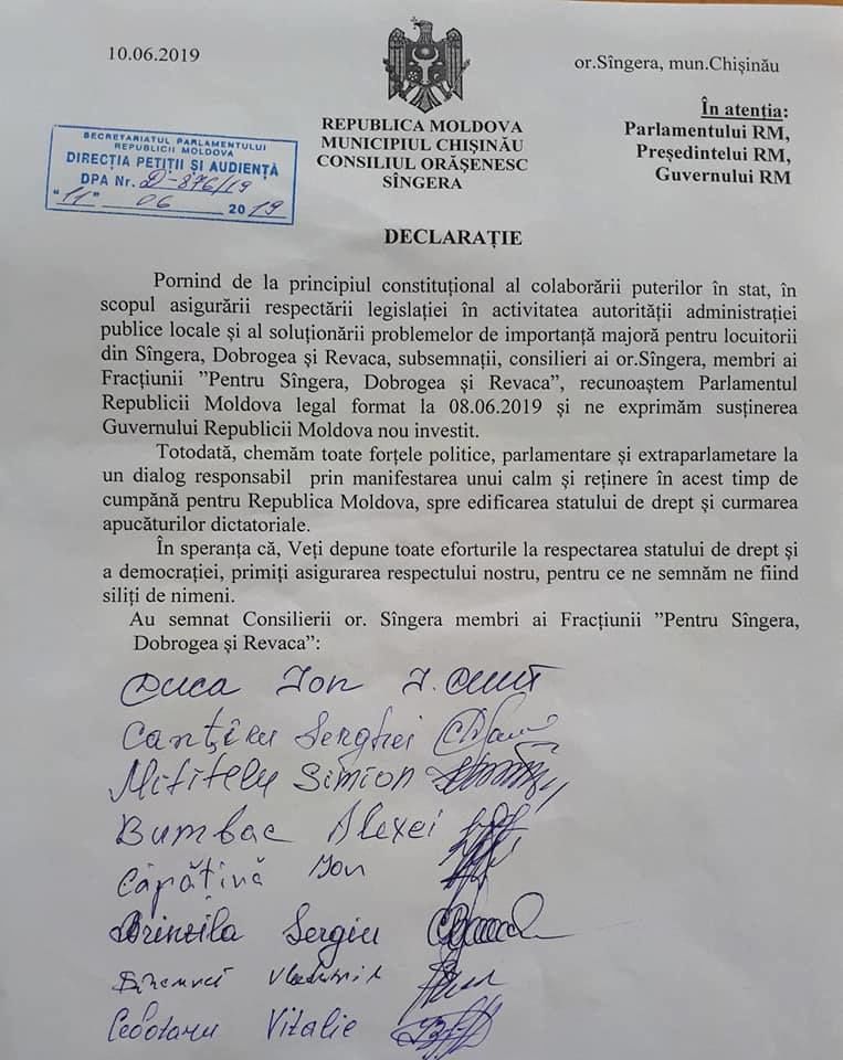 Восемь городских советников в Сынжере объявили о поддержке правительства Санду