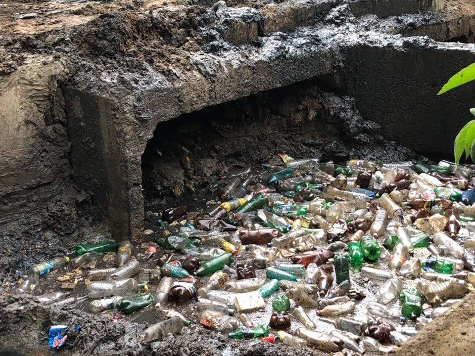 Началась очистка водостока на Каля Ешилор