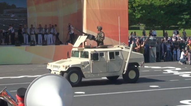 В столице на главной площади прошел военный парад