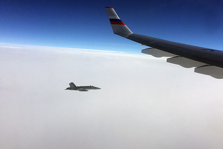 Швейцарские F-18 увязались за самолетом российской делегации