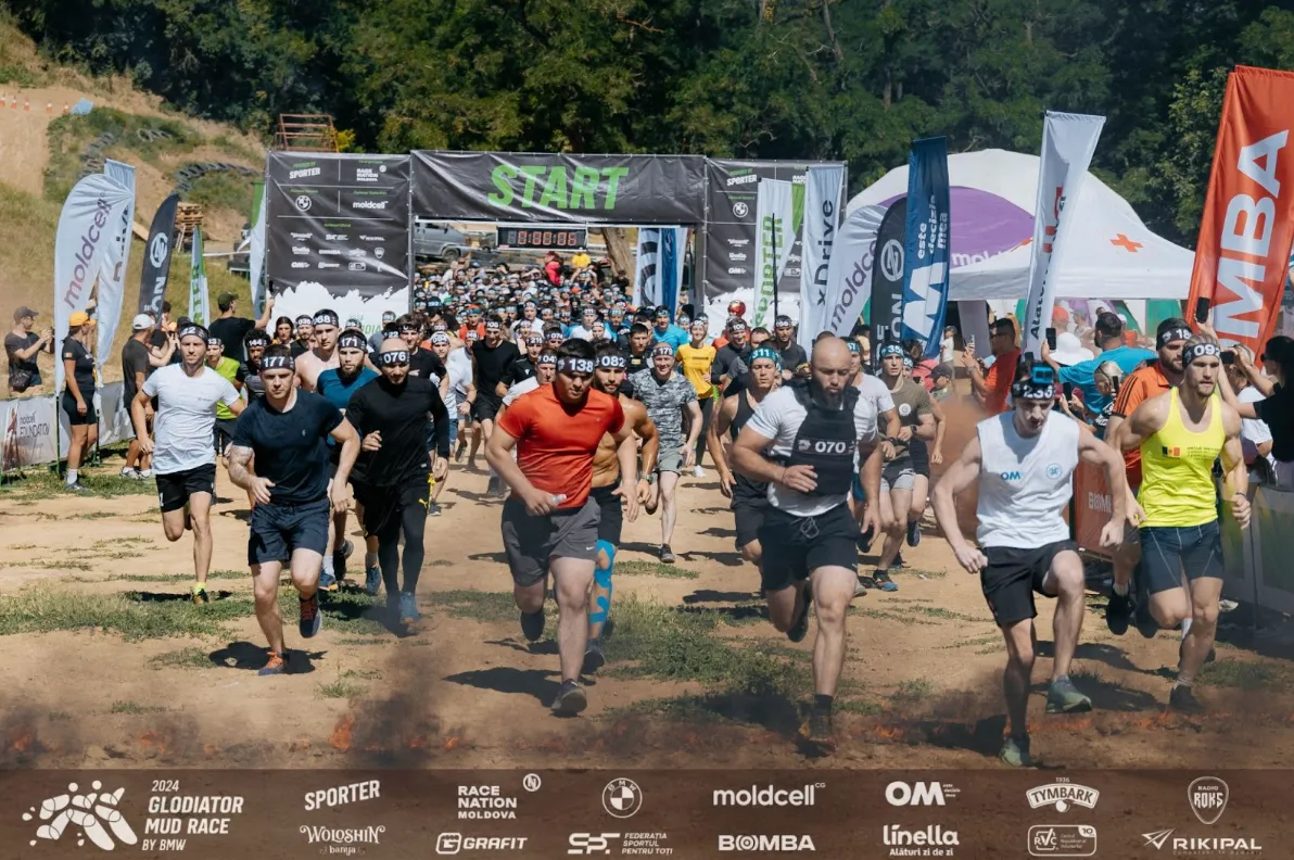Glodiator Mud Race by BMW искупал в грязи 500 человек