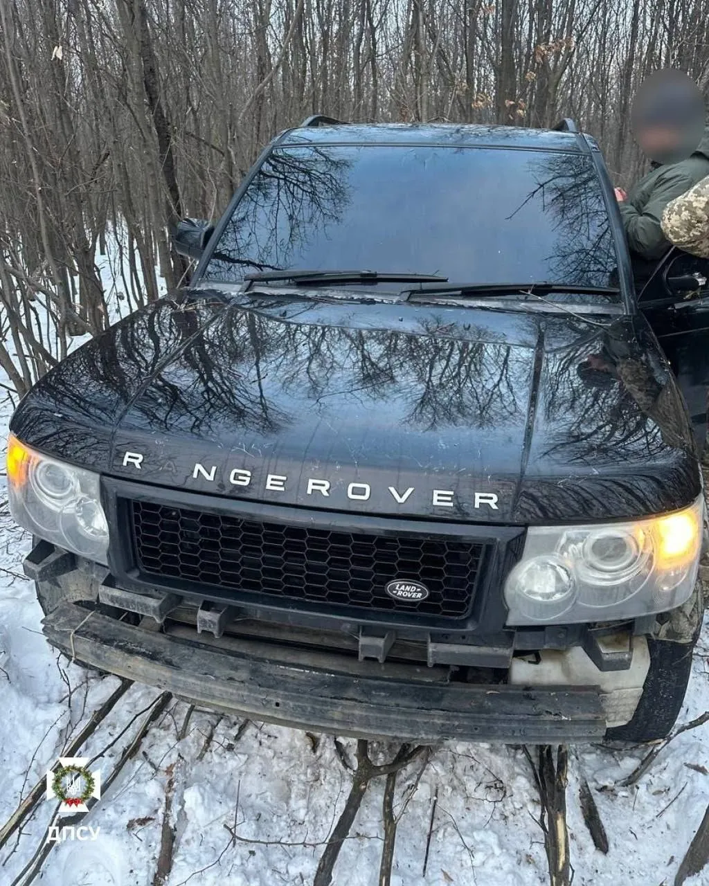На украинско-румынской границе автомобиль Range Rover сбил пограничника