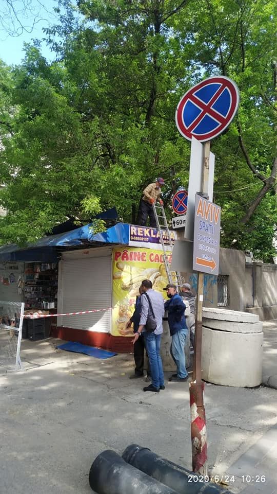 В Кишиневе продолжается снос киосков
