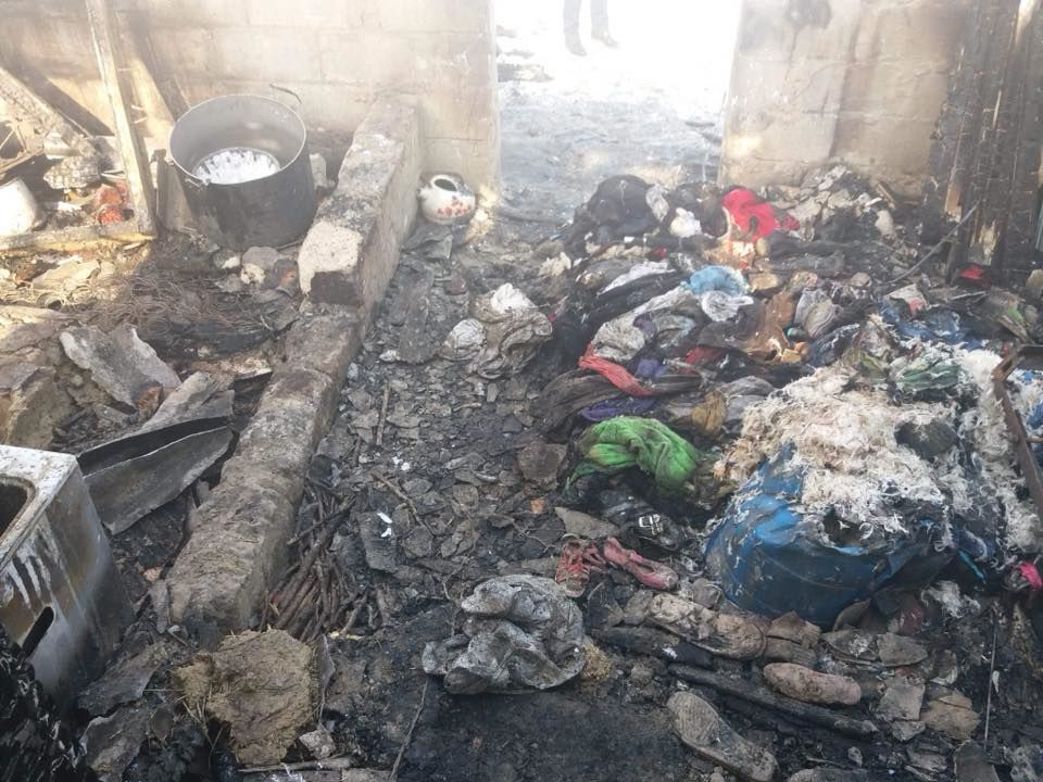 O familie din Hănășenii Noi a rămas pe drumuri, după ce un incendiu puternic le-a făcut casa scrum